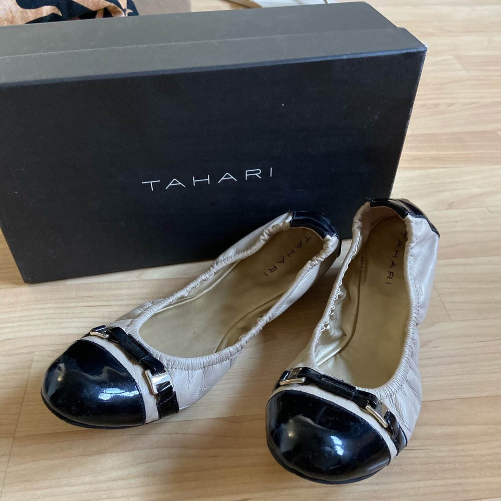 Tahari Leather Ballerina flats (like new)